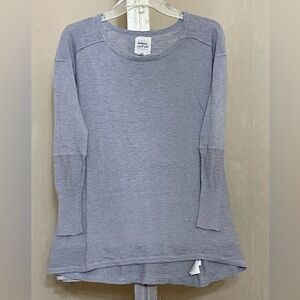BETWEEN ME & YOU GRAY LONG SLEEVE TOP SZ MEDIUM